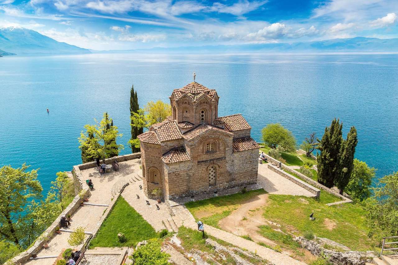 Église Ohrid sur l'Ohridsee dans NordMasédonie puzzle en ligne