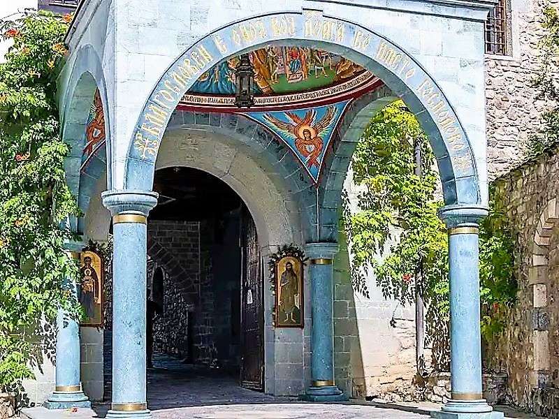 Монастырь Святого Йована Бигорского в Северной Македонии пазл онлайн