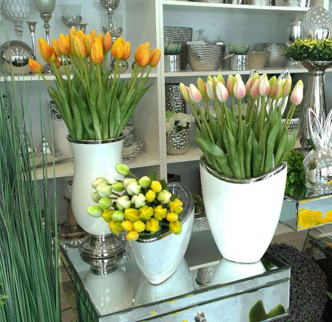 Tulipány v obchodě skládačky online