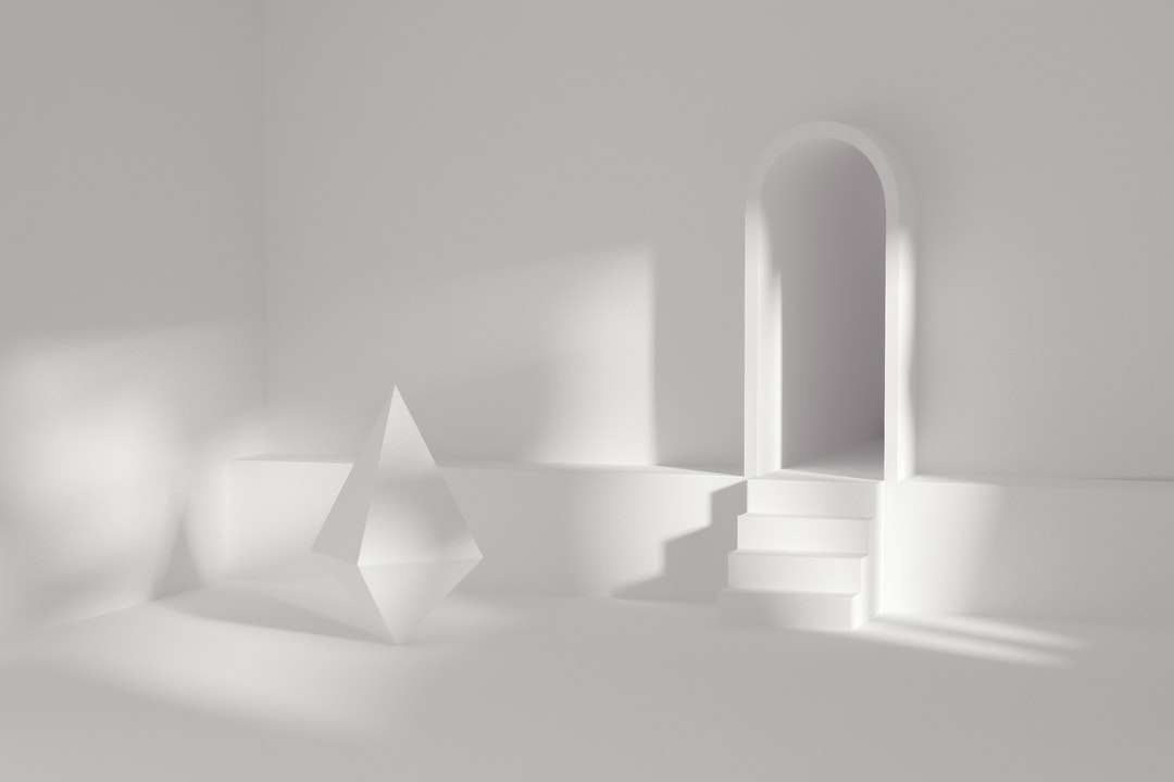 bílá betonová budova ve stupních šedi online puzzle