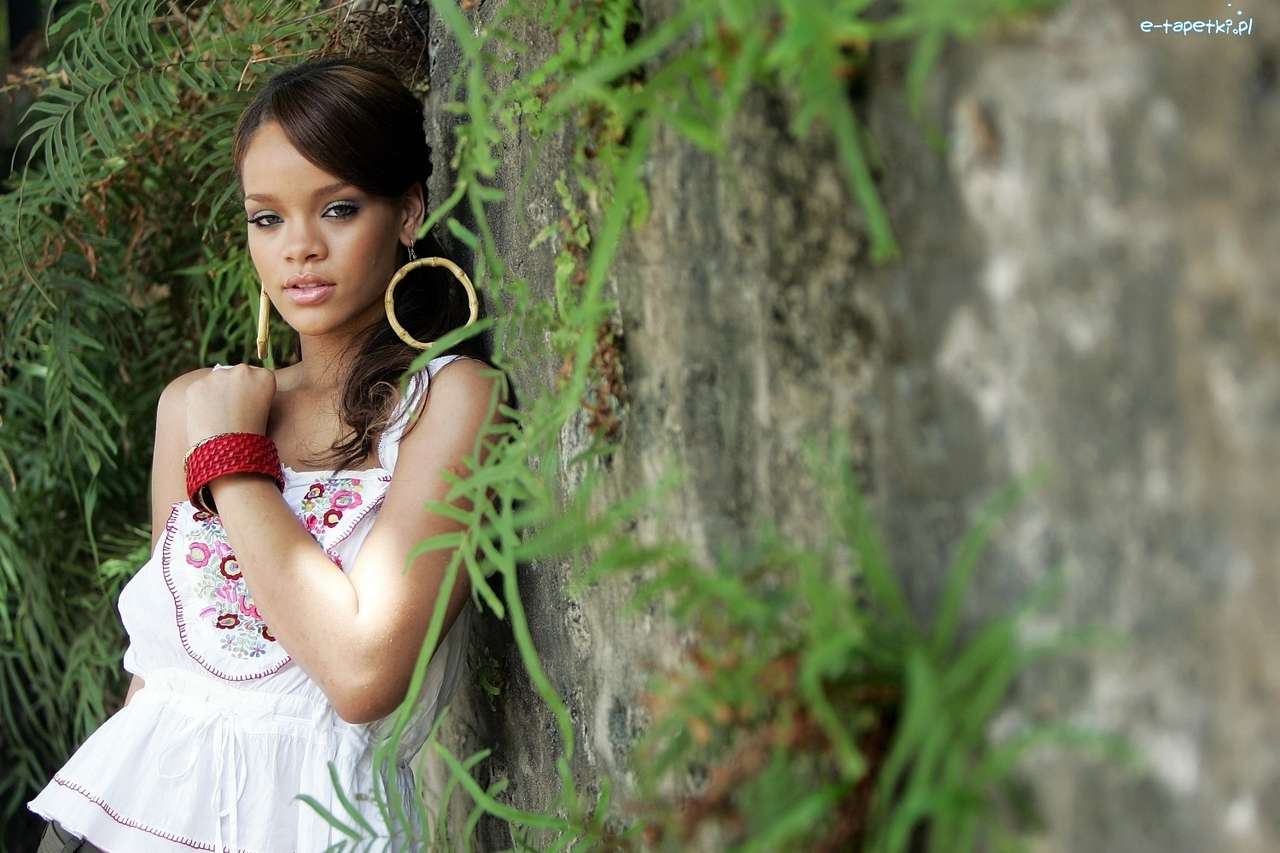 Rihanna à l'arbre puzzle en ligne