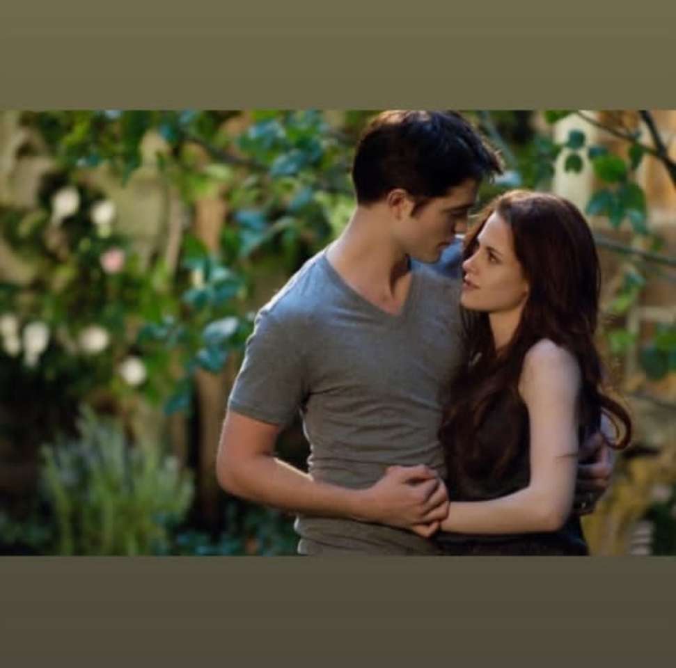 Edward Cullen și Bella bine puzzle online