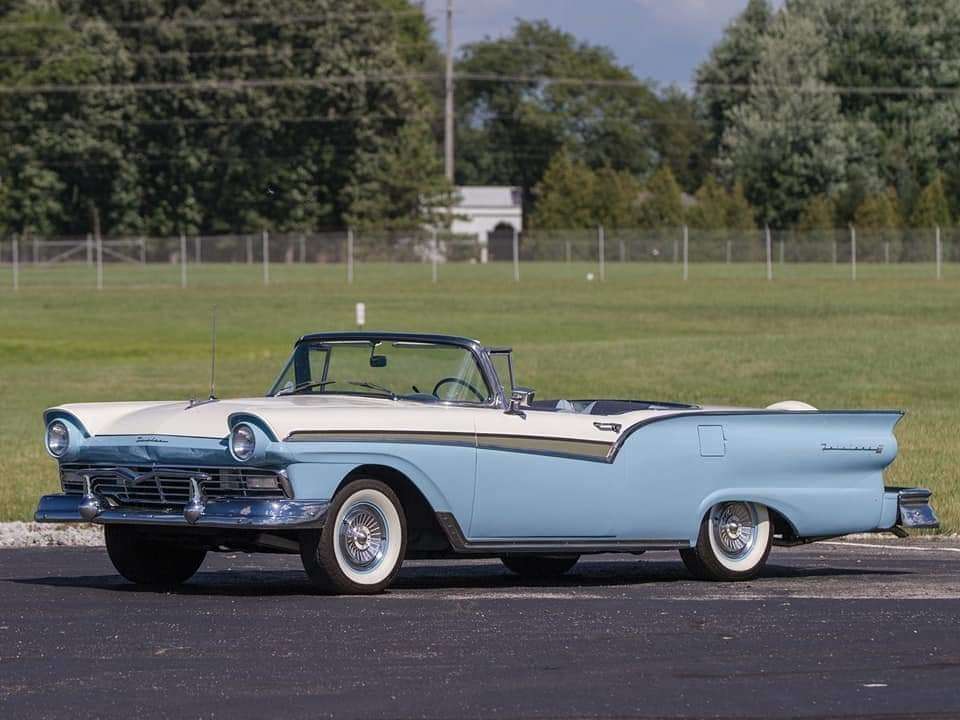 1957 Ford Fairlane 500 Skyliner Convertible jigsaw puzzle online