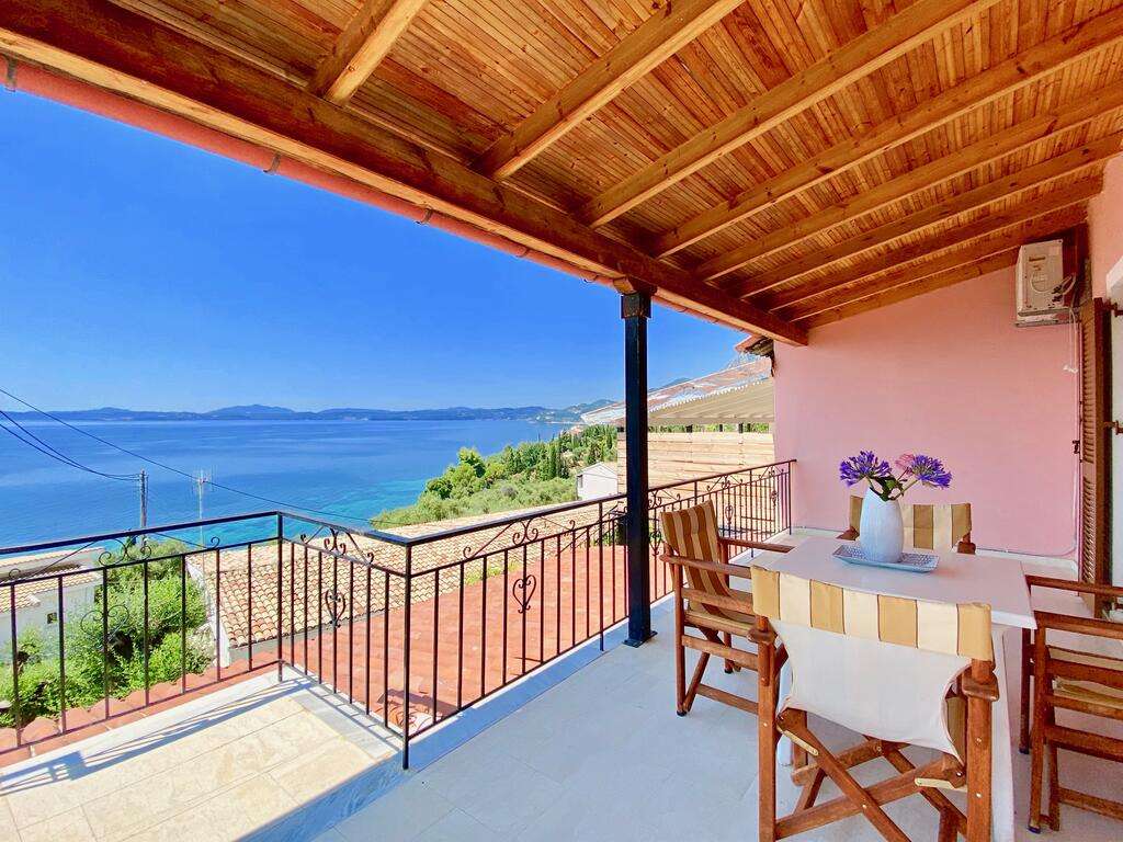 Nissaki lägenhet på kusten av Korfu Pussel online