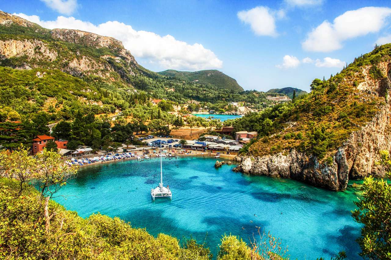 Wunderschöne Küste von Korfu Puzzlespiel online