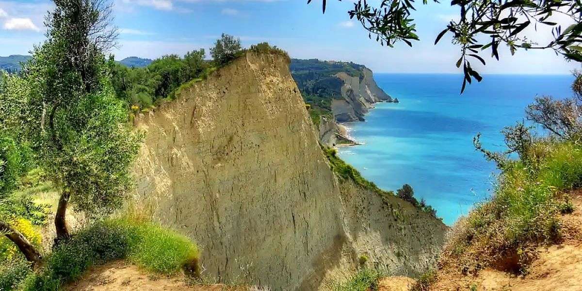 Krásné pobřeží Korfu skládačky online