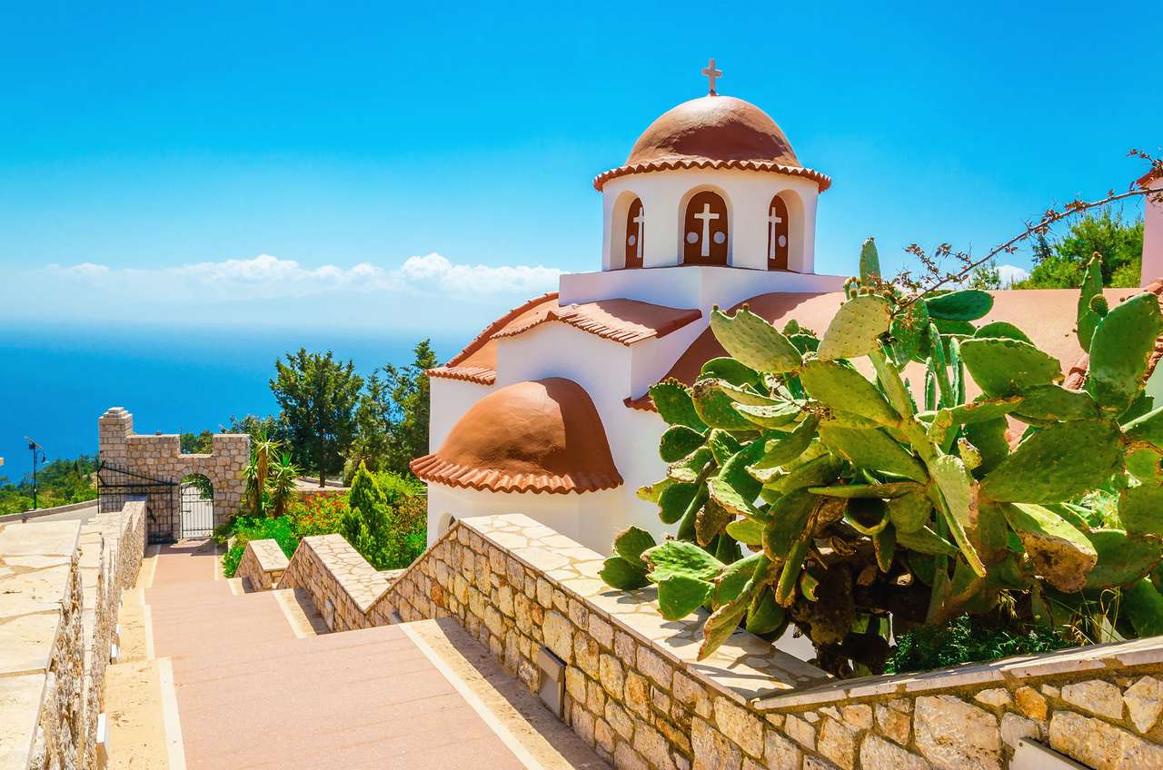 Церковь с видом на море Корфу онлайн-пазл
