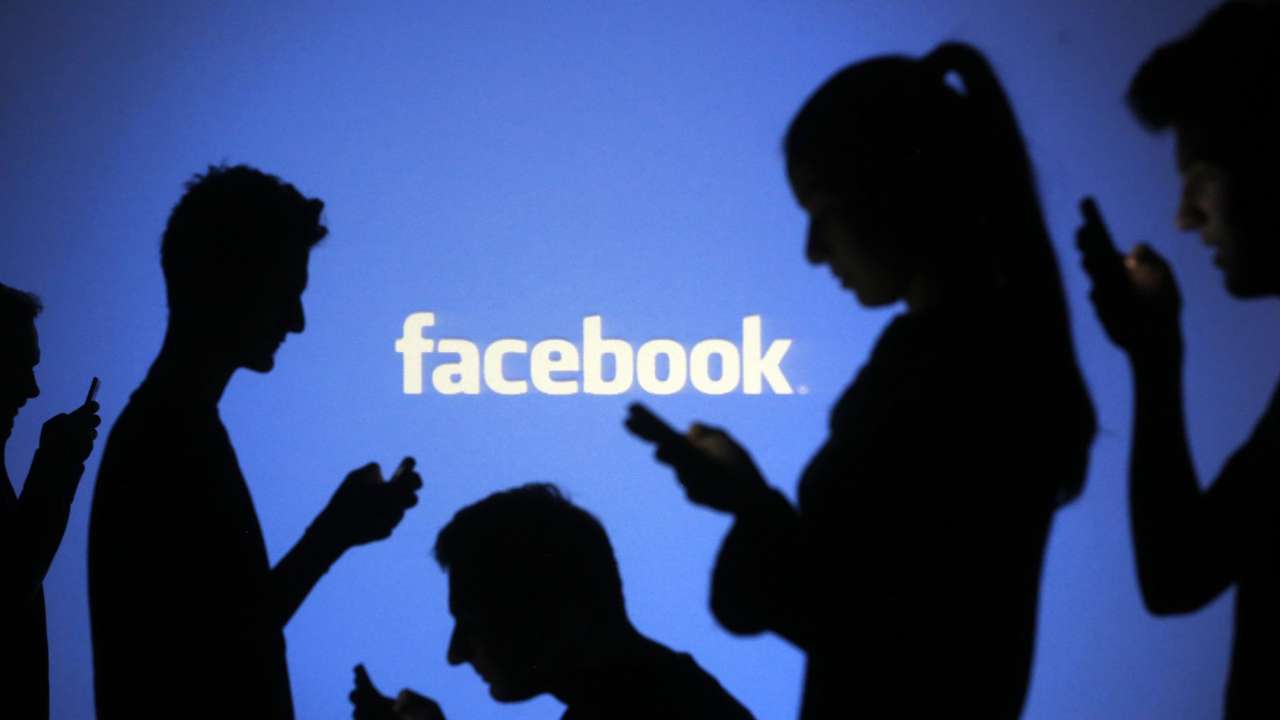 Facebook-logotyp pussel på nätet