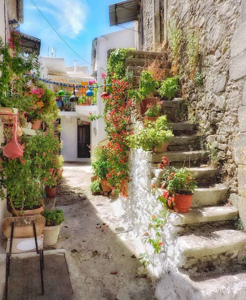 Chlomos místo na ostrově Corfu online puzzle