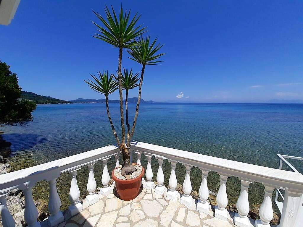 Vista do mar de Boukari na ilha de Corfu puzzle online