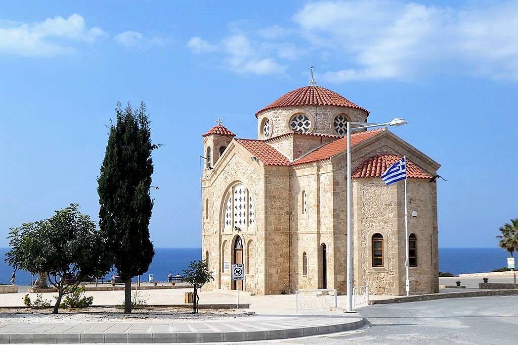 Kostel Agios Georgios na ostrově Korfu online puzzle