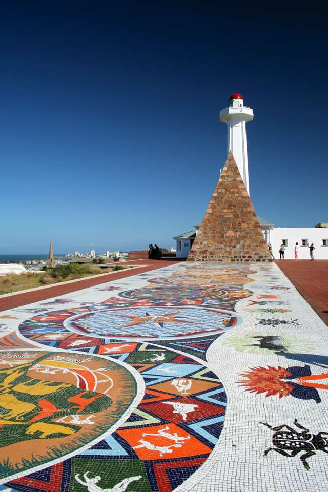 Tappeto dal mosaico nella città africana puzzle online