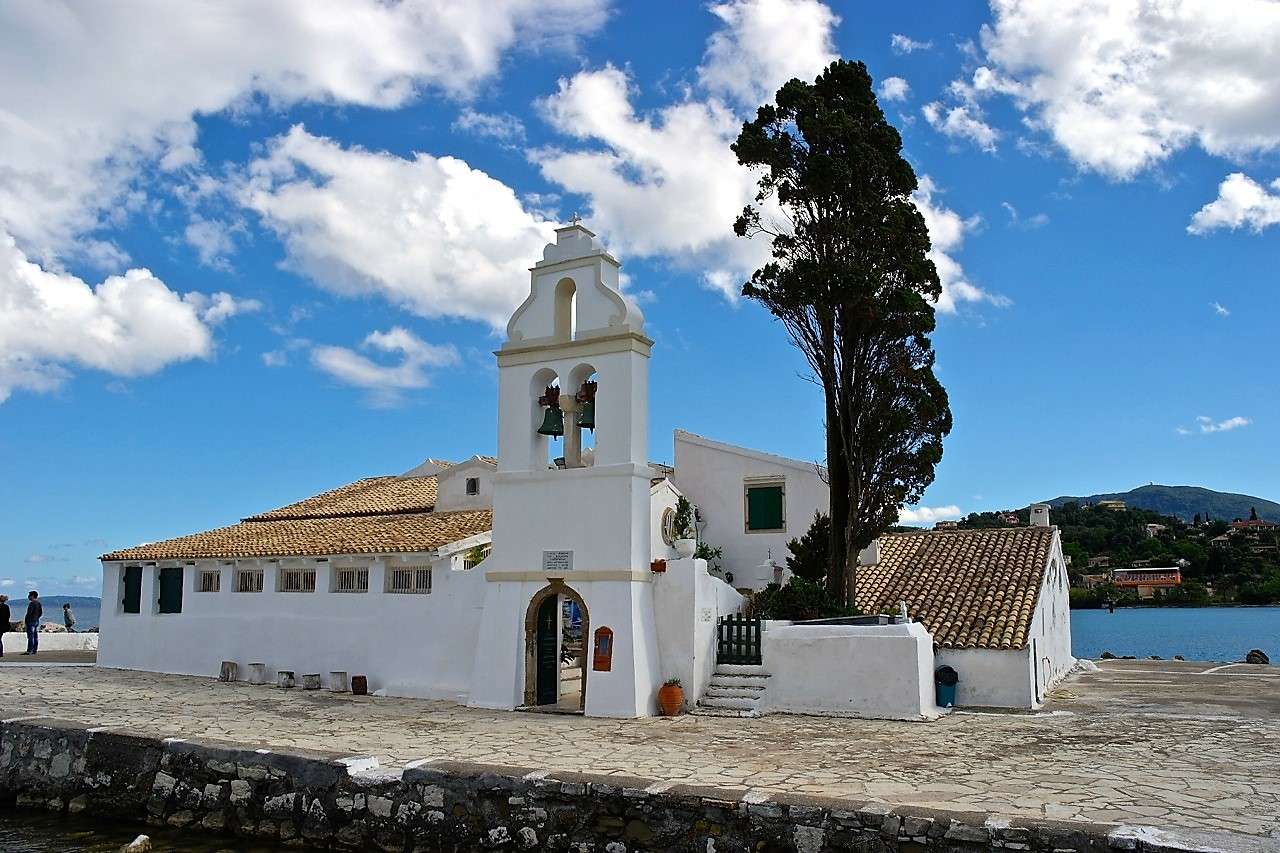 Isla de Monasterio Vlacherna frente a Corfú rompecabezas en línea