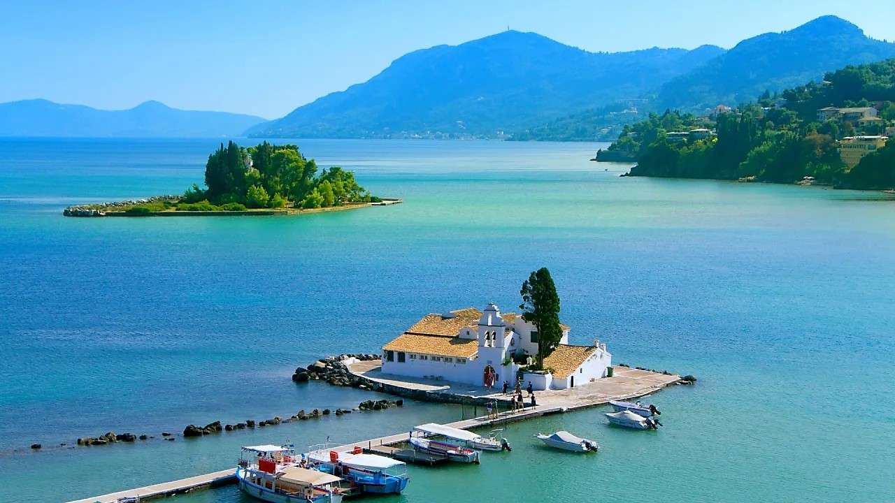 Klášterní ostrov Vlacherna s myším ostrovem před Korfu online puzzle