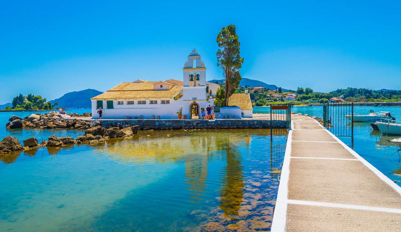 Monastery Island Vlacherna med Mouse Island framför Korfu Pussel online