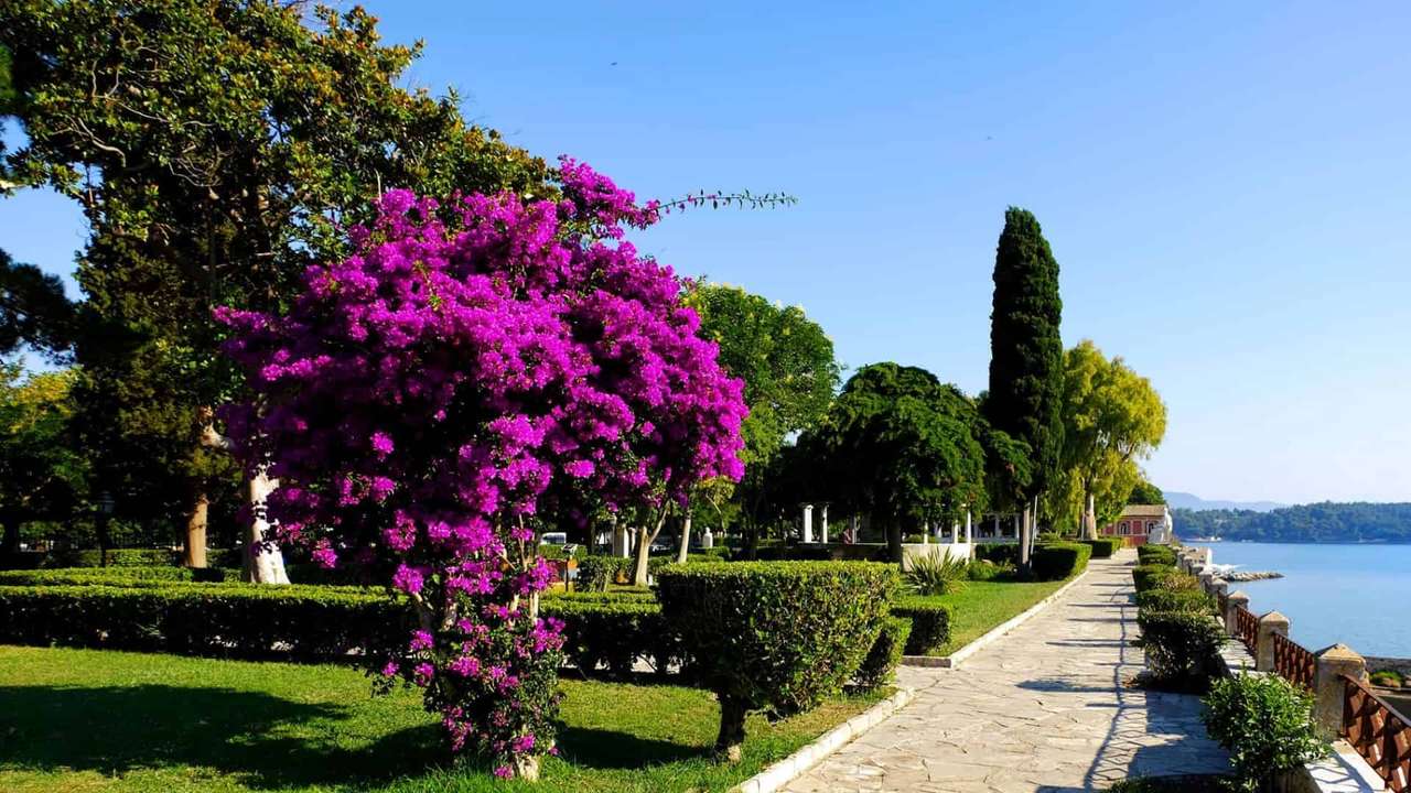 City Korfu Gardens vid havet Pussel online