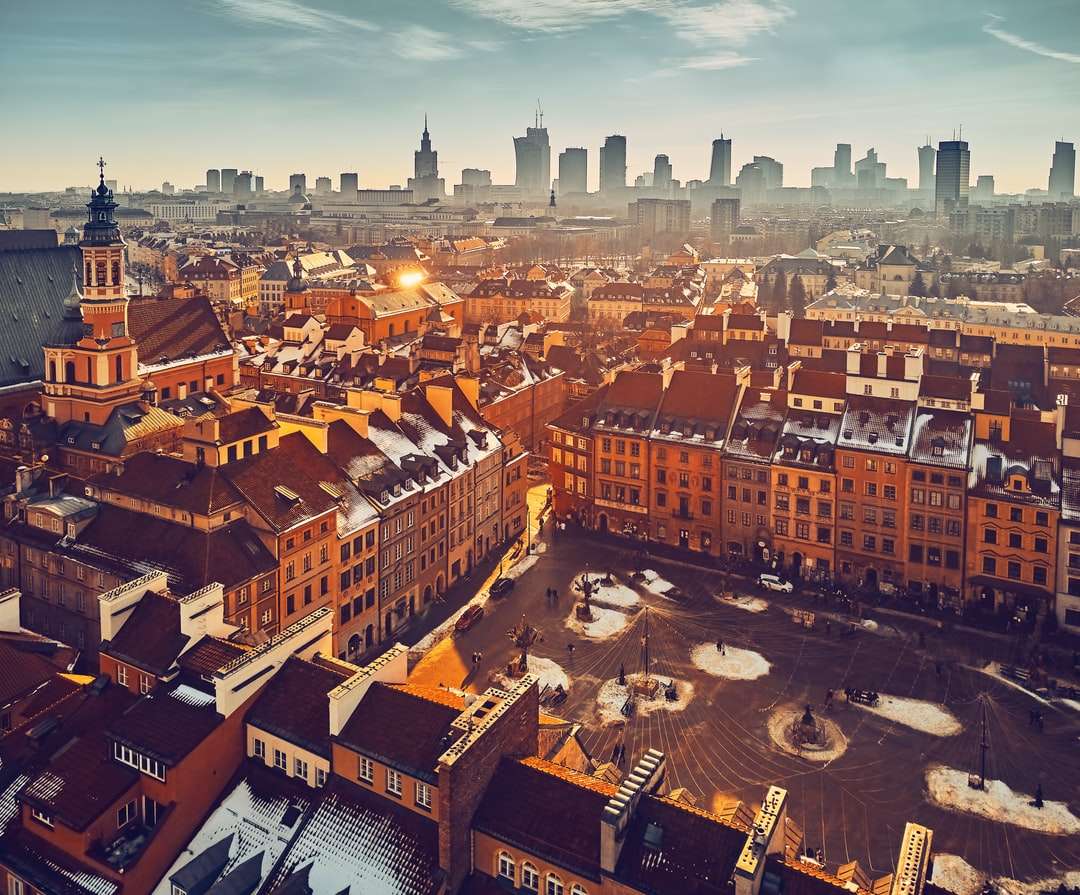 Въздушен изглед към градските сгради през деня онлайн пъзел