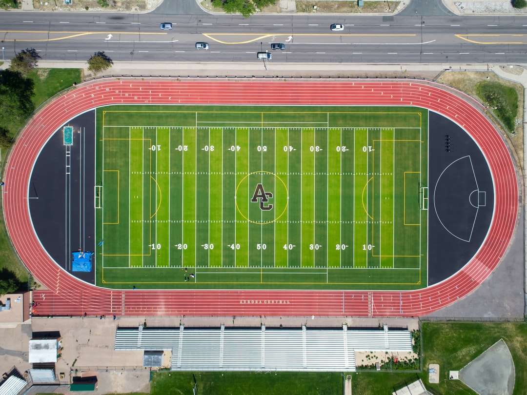 Αεροφωτογραφία του πεδίου ποδοσφαίρου κατά τη διάρκεια της ημέρας παζλ online