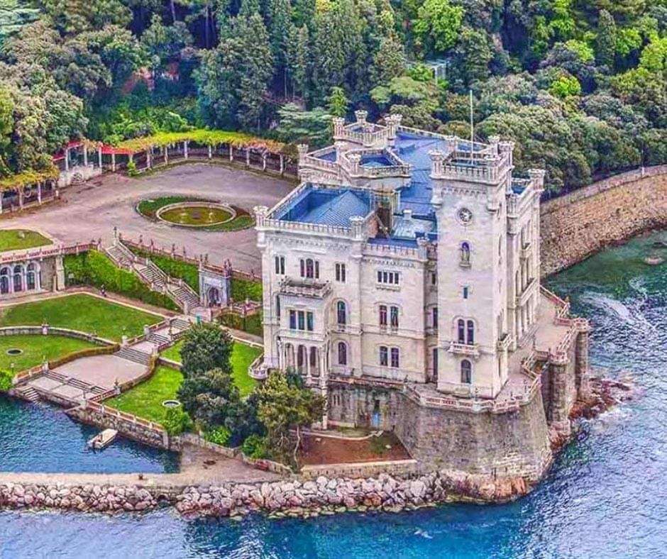 Castello Miramare Trieste Itálie online puzzle