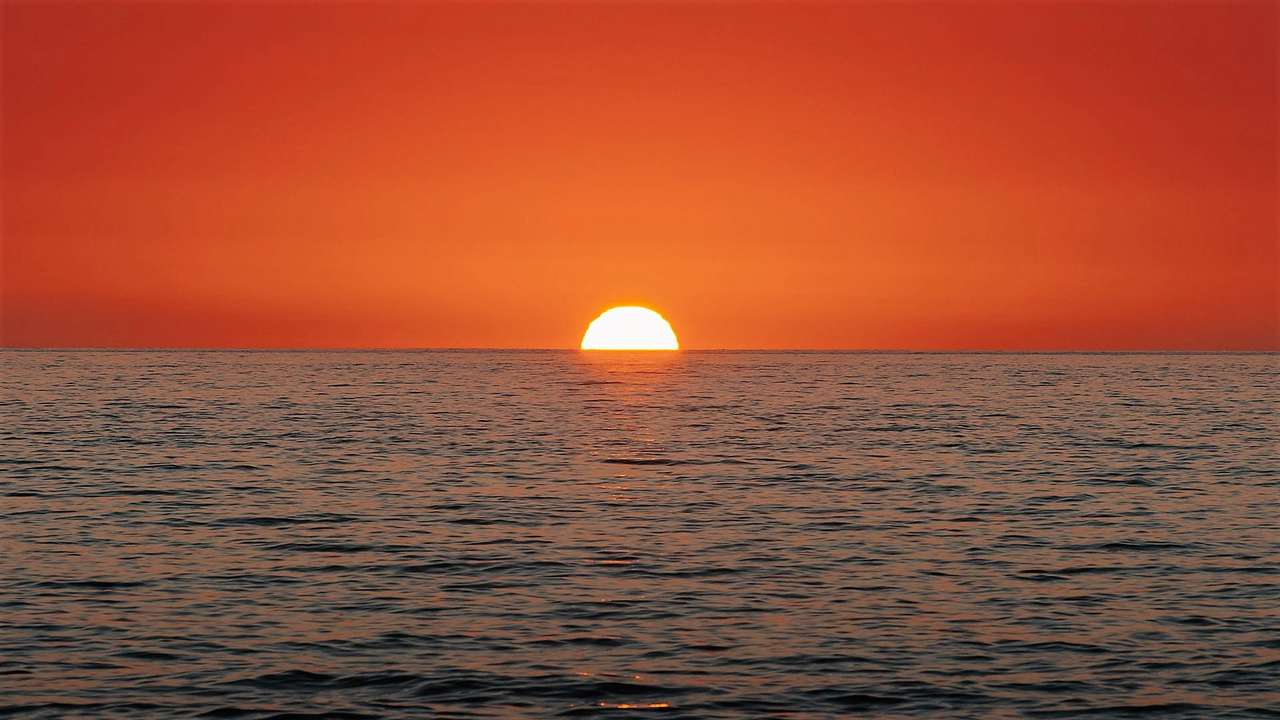 Pôr do sol na costa de Lefkada Ionian Island quebra-cabeças online