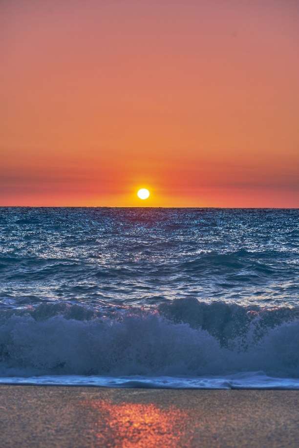 Ηλιοβασίλεμα στην ακτή της Λευκάδας Ιόνιο νησί online παζλ