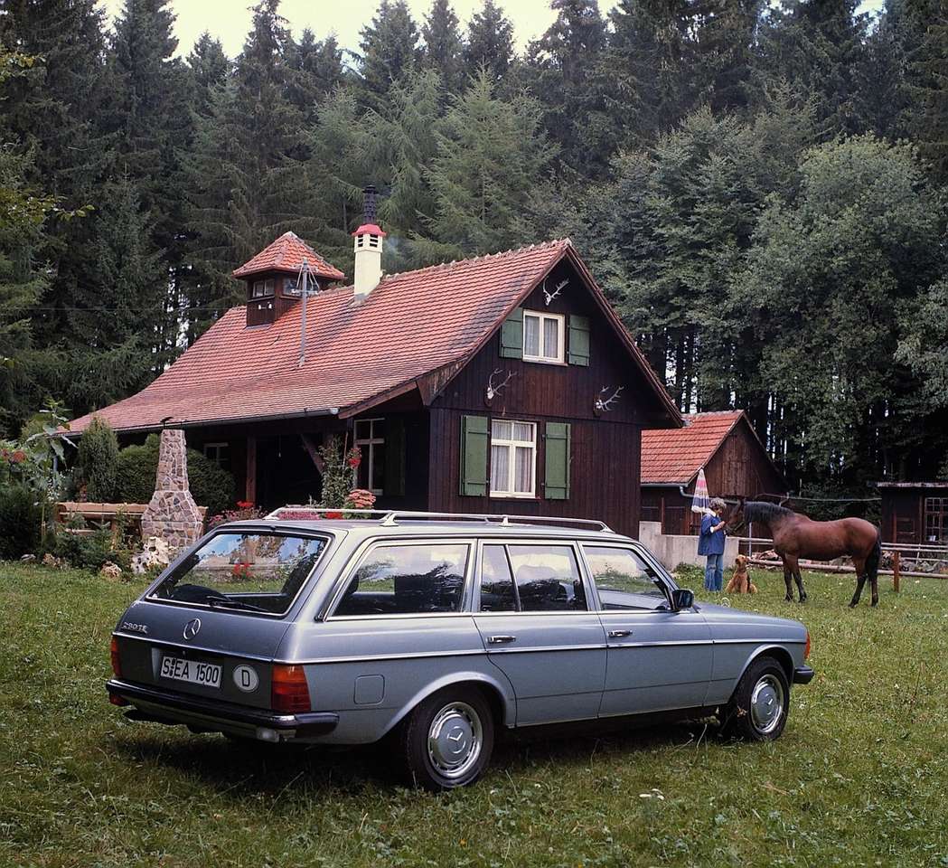 Mercedes Benz Wagon 1985 года выпуска онлайн-пазл
