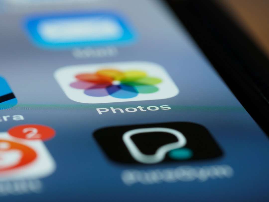 Iphone obrazovky zobrazeno ikony s ikonami skládačky online