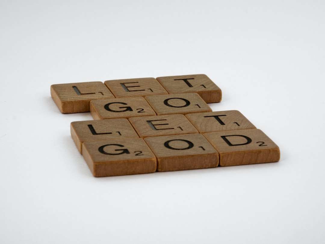 blocchi di legno marrone con numero 8 puzzle online