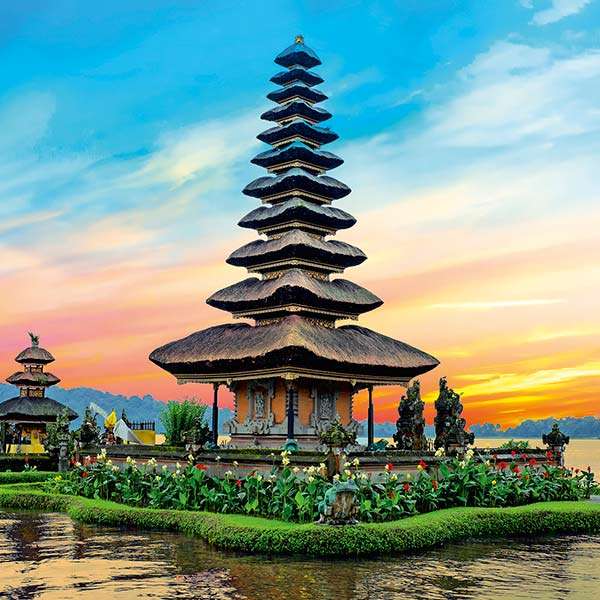 Templo en la isla de Bali. rompecabezas en línea