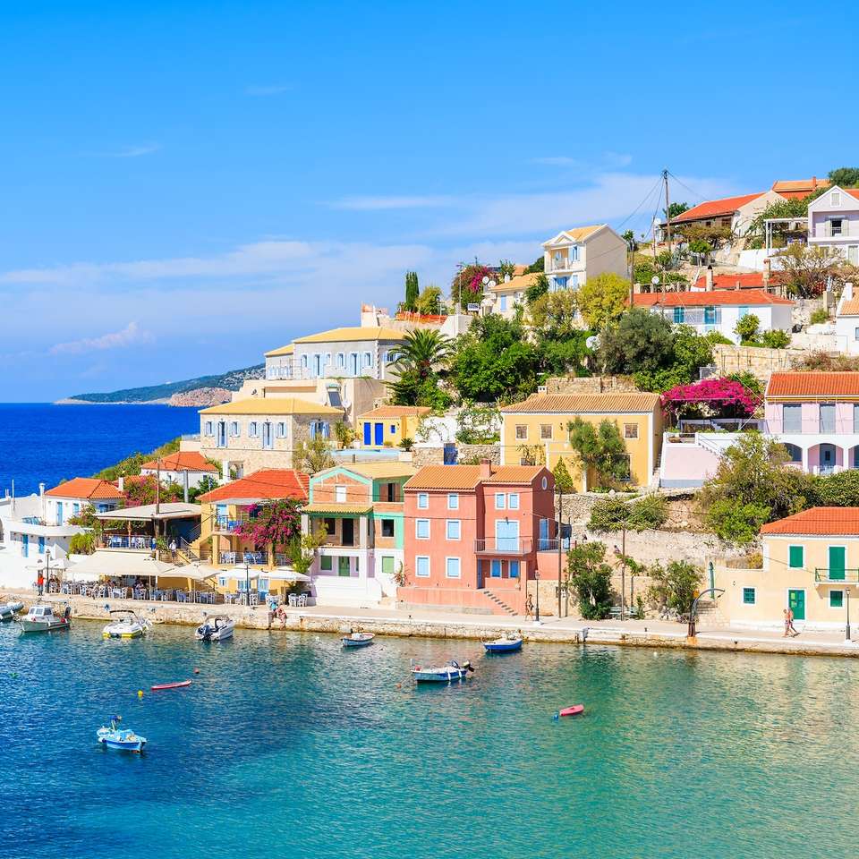 Pobřežní město na ostrově Kefalonia Ionian online puzzle