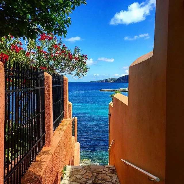 Narrow alley on Kefalonia Ionian island online puzzle