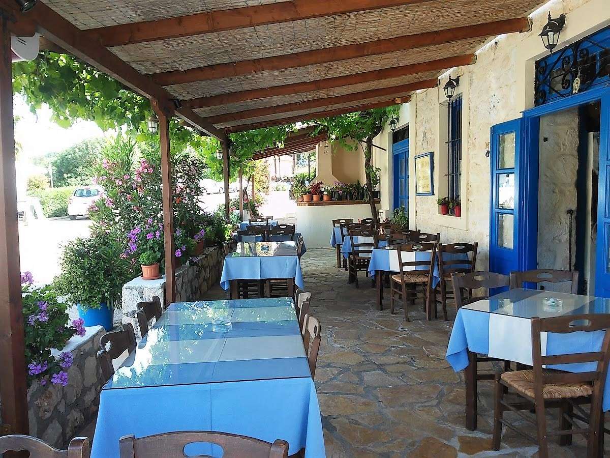 Tavern sur l'île de Fiskardo Kefalonia Ionian puzzle en ligne