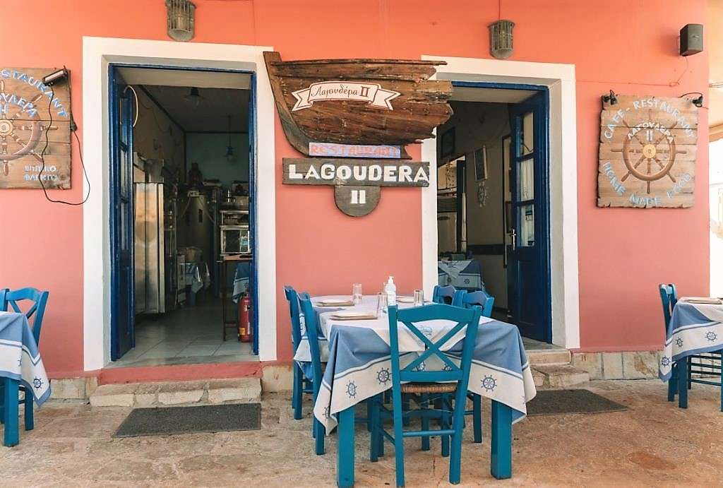 Tavern a Fiskardo Kefalonia Jón-szigeten online puzzle