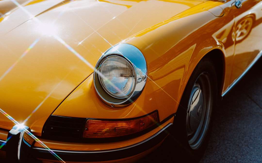 Sárga autó krómkerékkel kirakós online