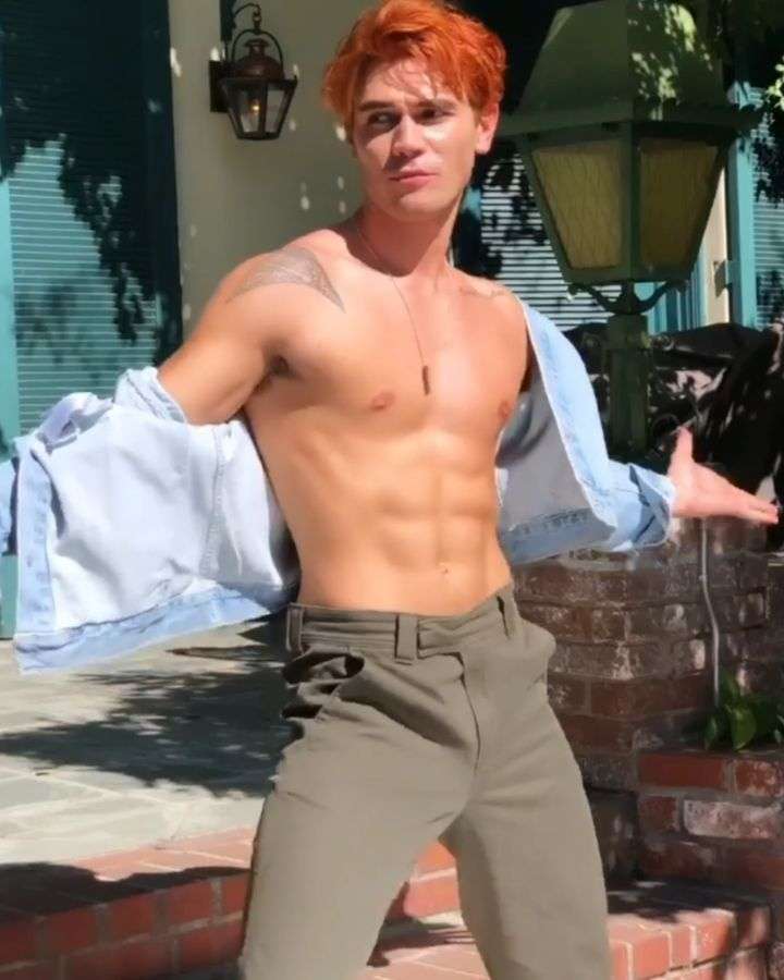 KJ Apa .. online puzzle