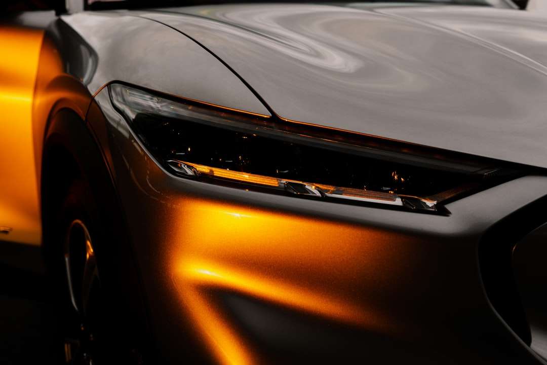 Orange autó közelről fotózás online puzzle