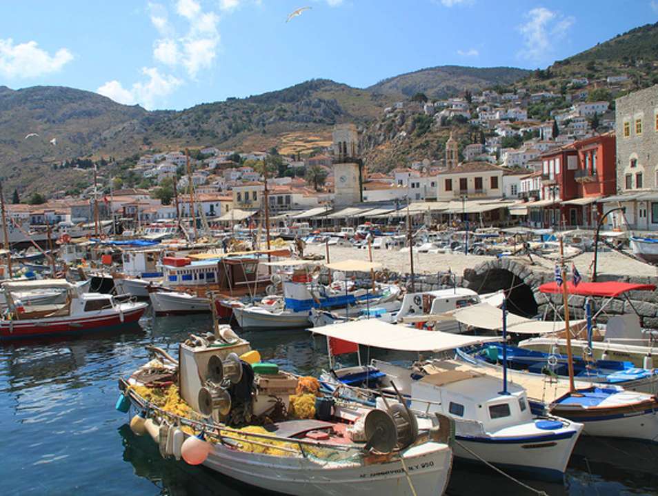 En el pueblo de pescadores en Grecia. rompecabezas en línea