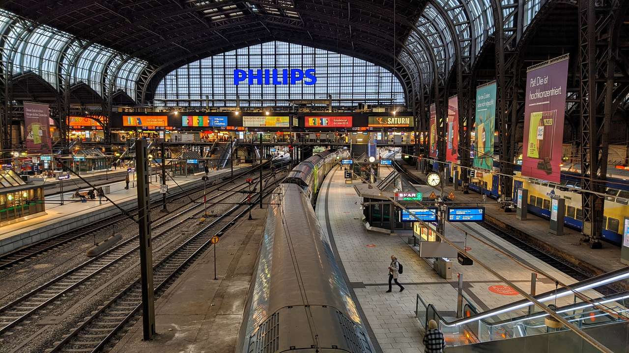 Hauptbahnhof - Hamburg - Németország online puzzle