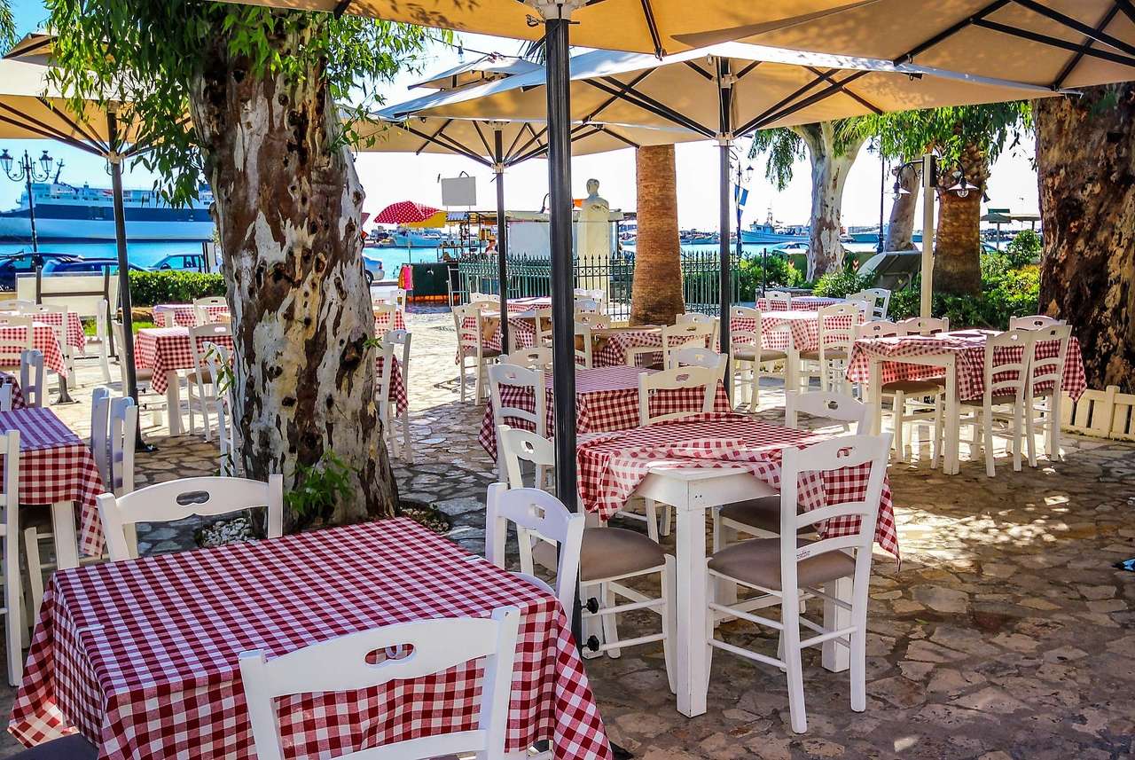 Tavern na Ionském ostrově Zakynthos online puzzle