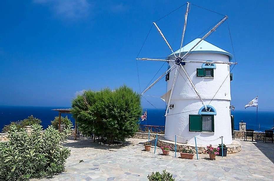 Molino de viento en la isla ioniana de Zakynthos rompecabezas en línea