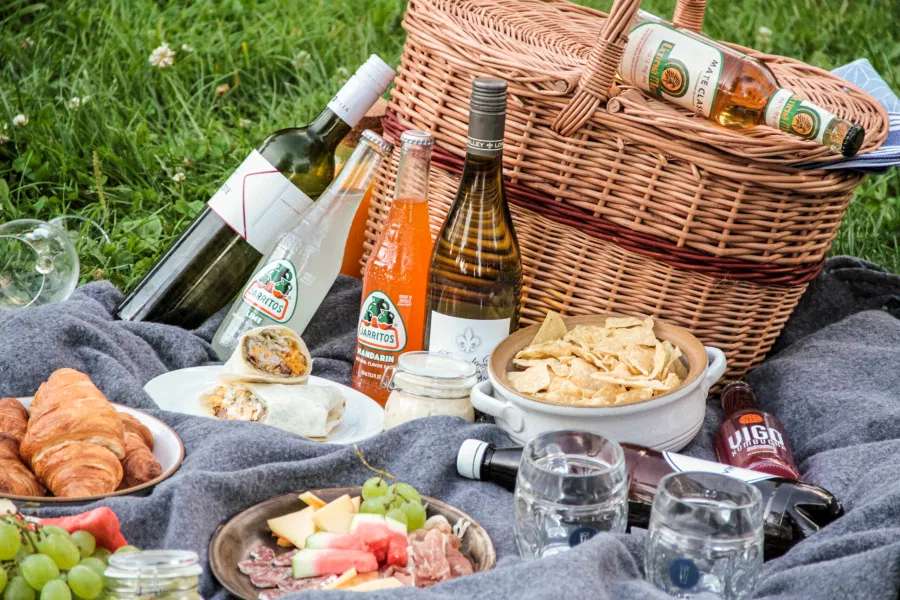 Picnic ... jigsaw puzzle online