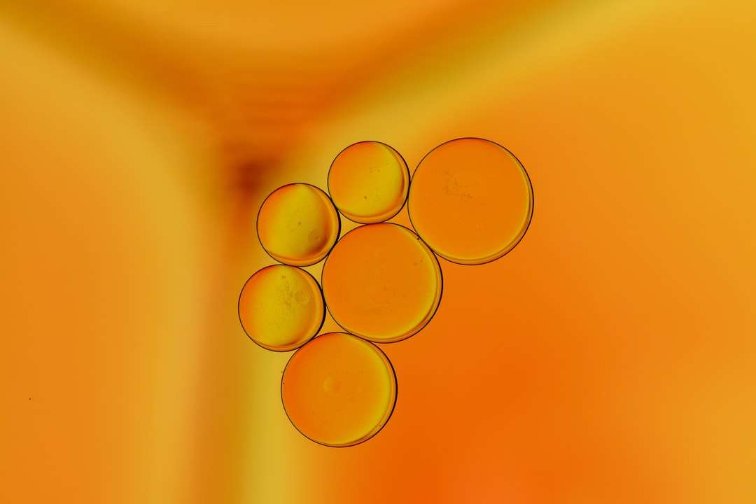 Orange und gelbe Lichtreflexion Online-Puzzle
