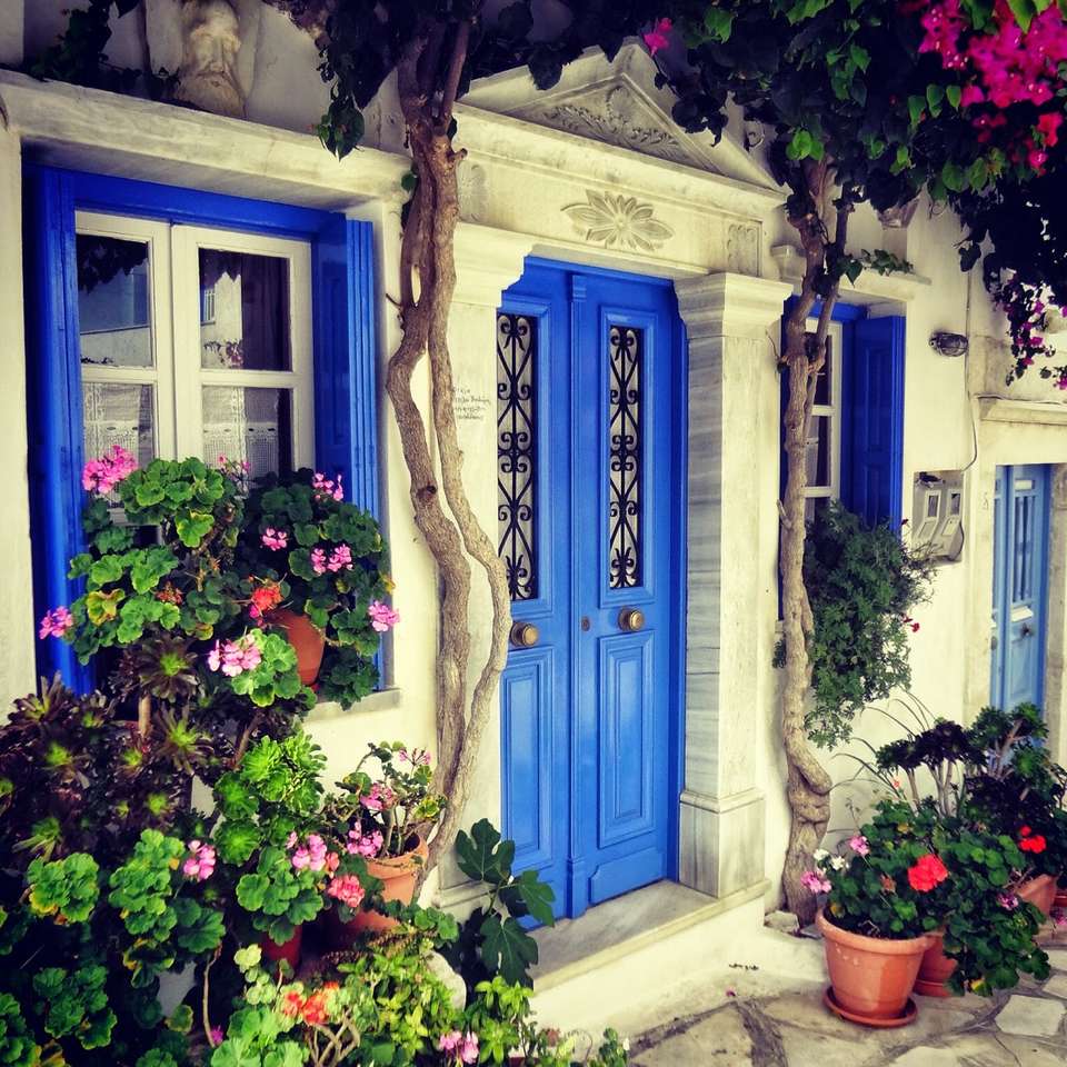 Будинок з віконницями на острові Тінос пазл онлайн