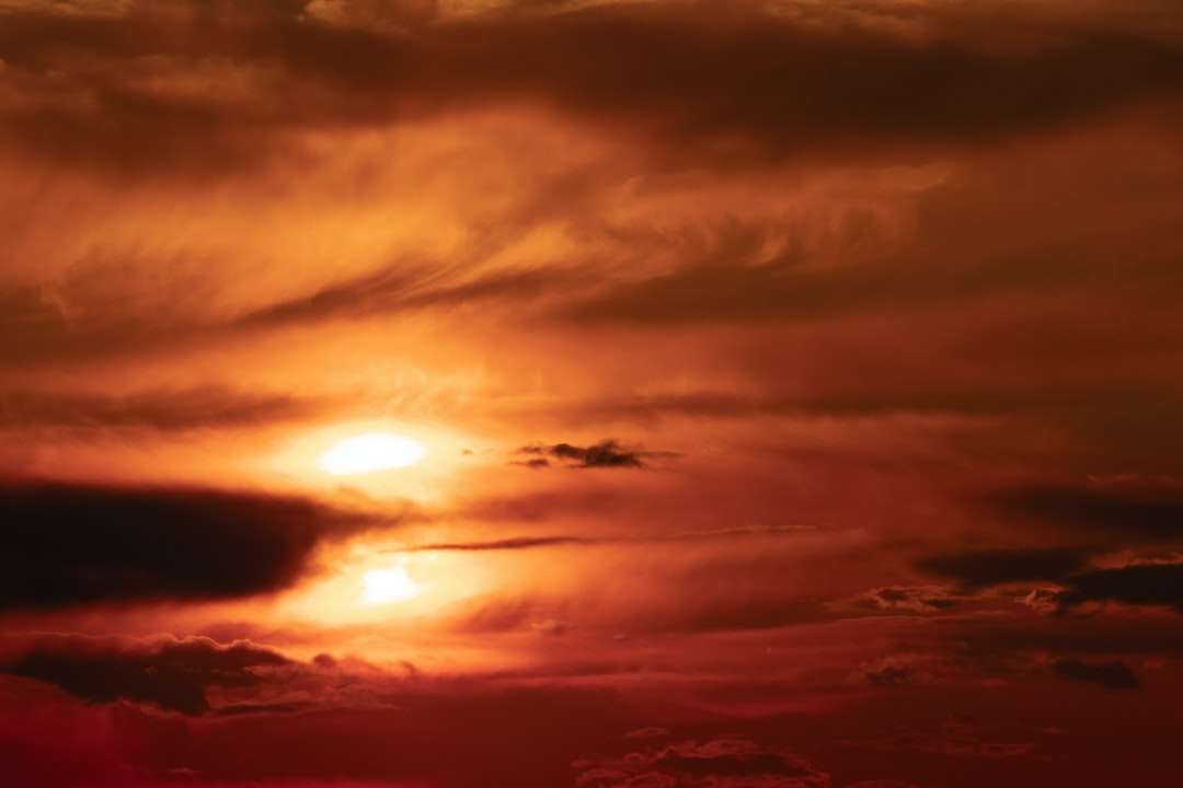 Облаци и небе по време на залеза онлайн пъзел