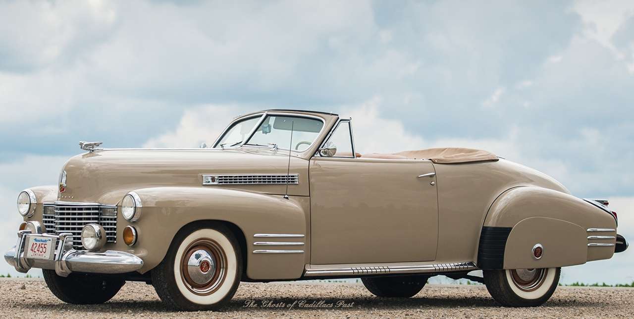1941 Cadillac série šedesát dva kabriolet skládačky online