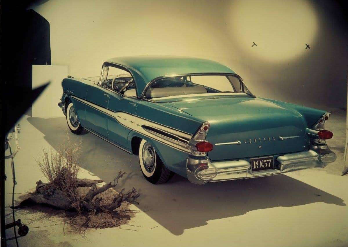 1957 Pontiac Bonneville rompecabezas en línea