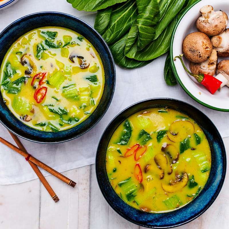 Orientalisk soppa med gurkmeja pussel på nätet