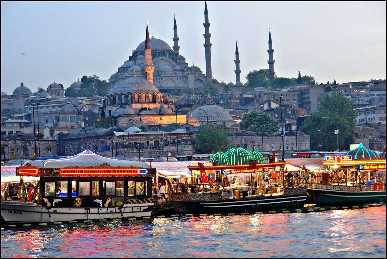 En rundtur i sjön i Istanbul Pussel online
