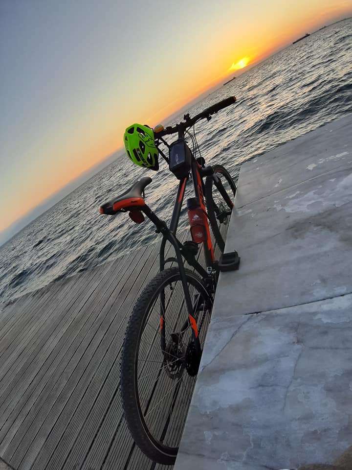 A bike ride in Thessaloniki, Greece παζλ online