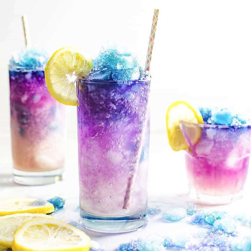Волшебные коктейли, меняющие цвет онлайн-пазл